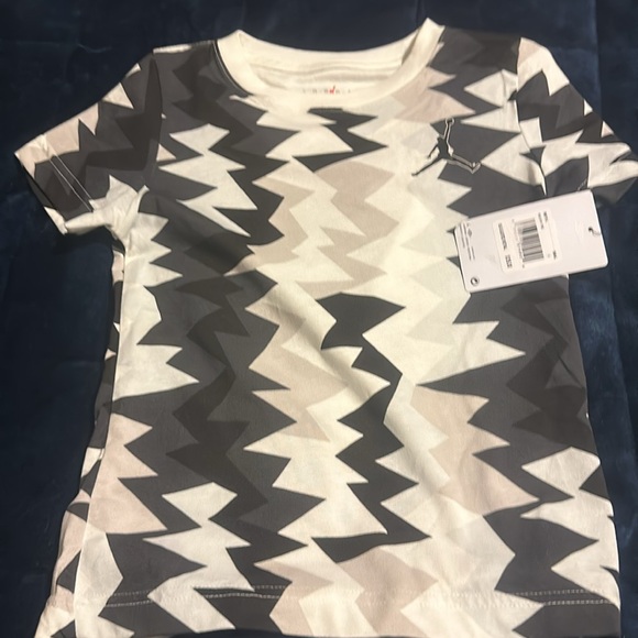 NWT Jordan
Little boys Short Sleeve MJ Flight MVP AOP T-Shirt - Picture 11 of 11